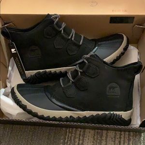 Sorel Out N About Weather Boots 8.5